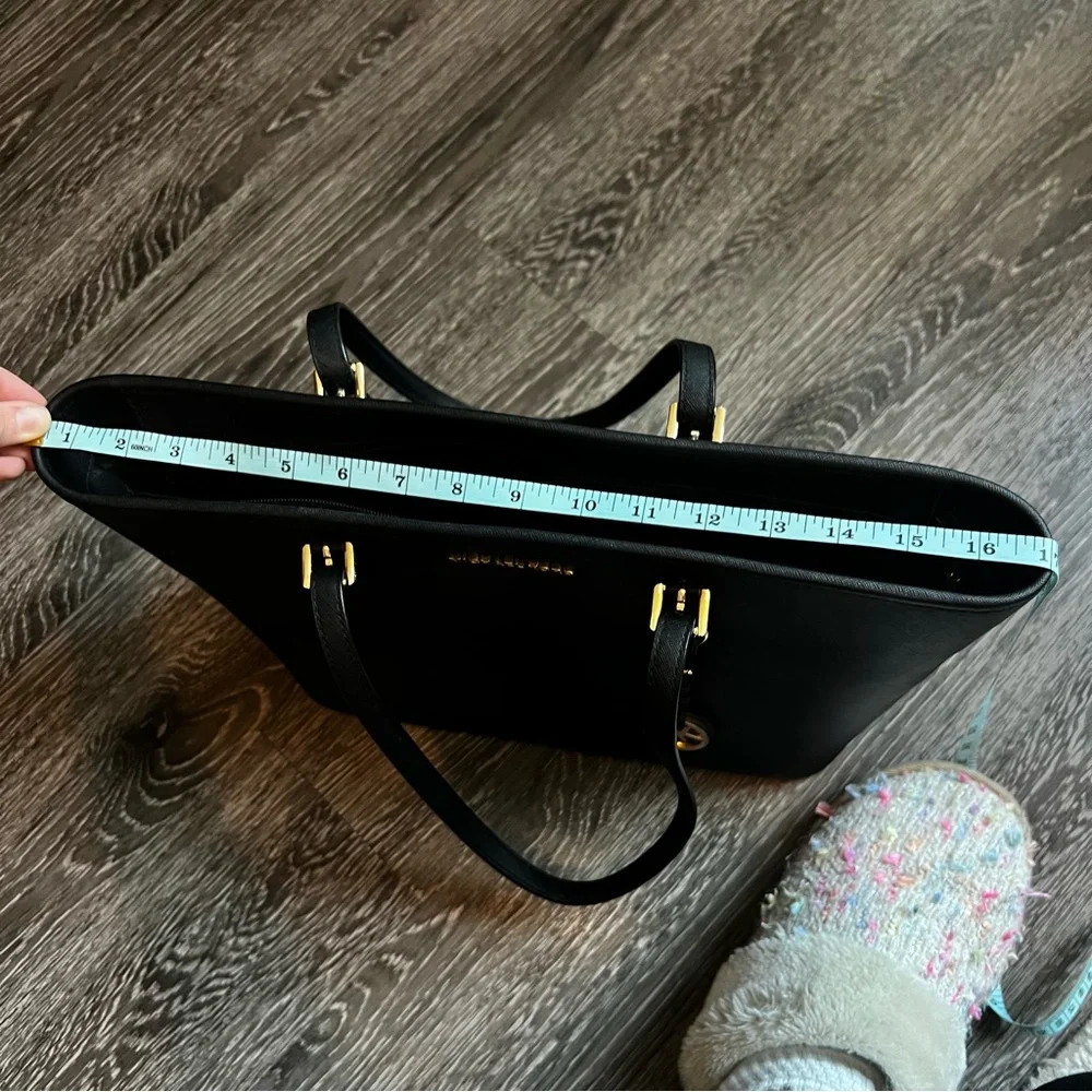 Michael Kors Quinn Large East West Top Zip Tote Bag